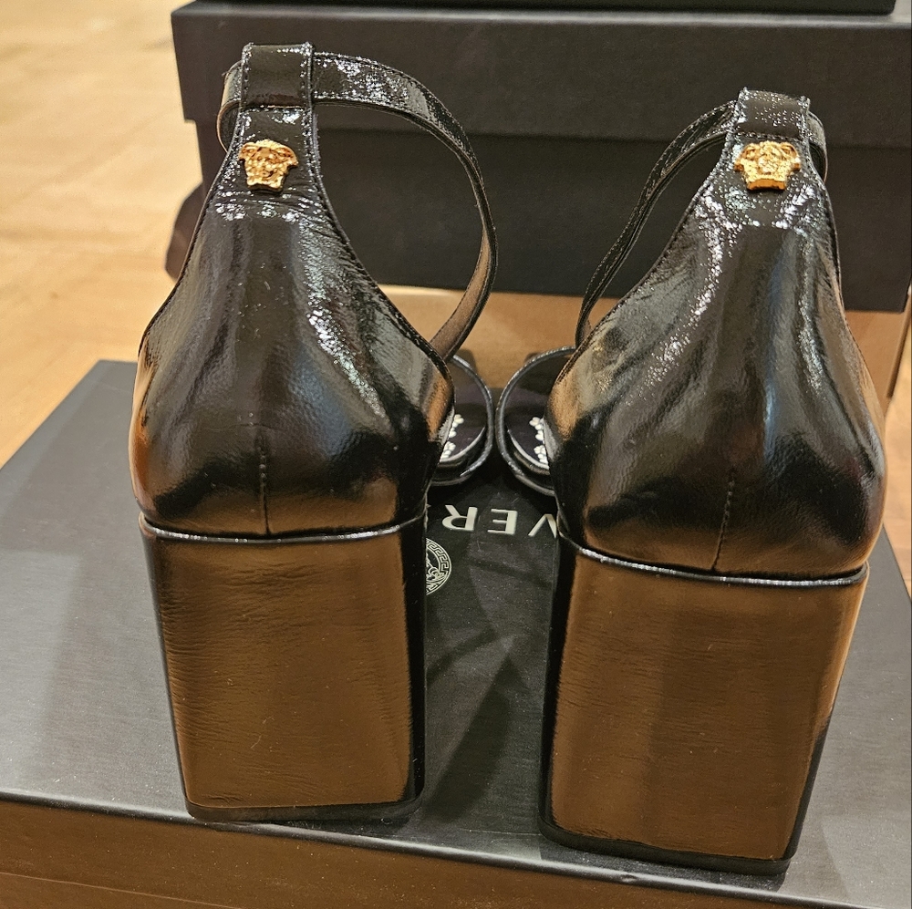 Versace sandals - Picture 3 of 7